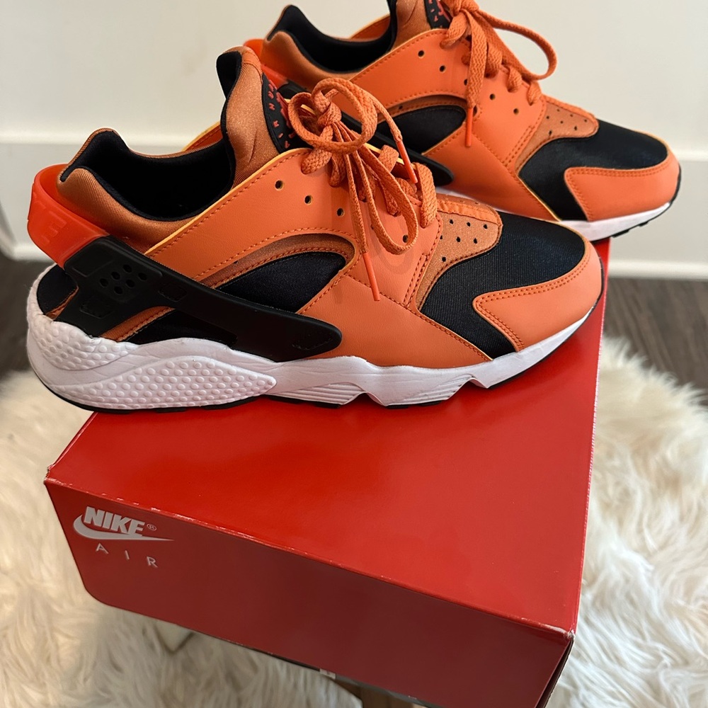 Nike Air Huarache “Hot Curry” Sneakers